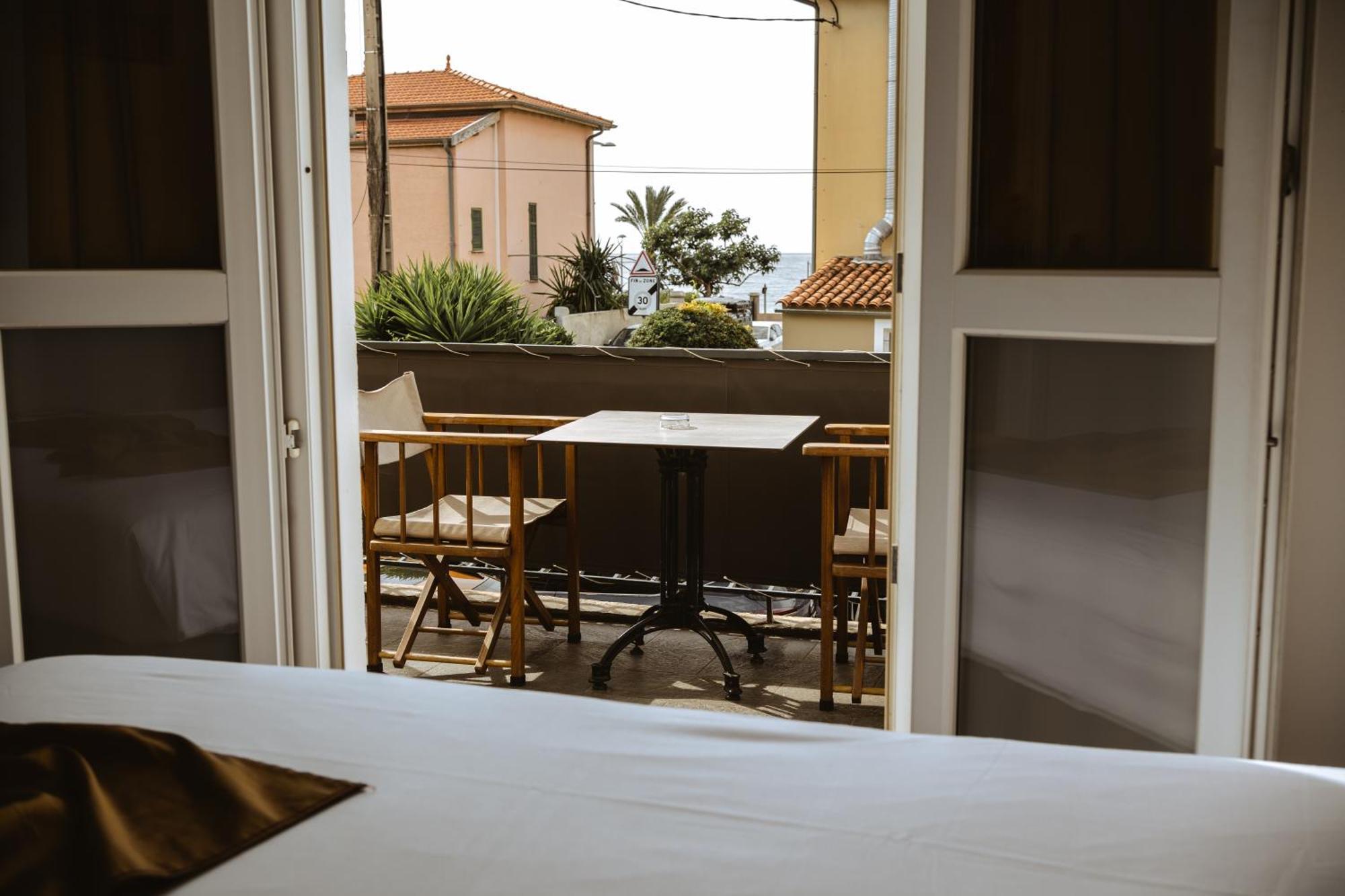 Hotel Du Bord De Mer "Le Vanille" Cagnes-sur-Mer Exterior photo