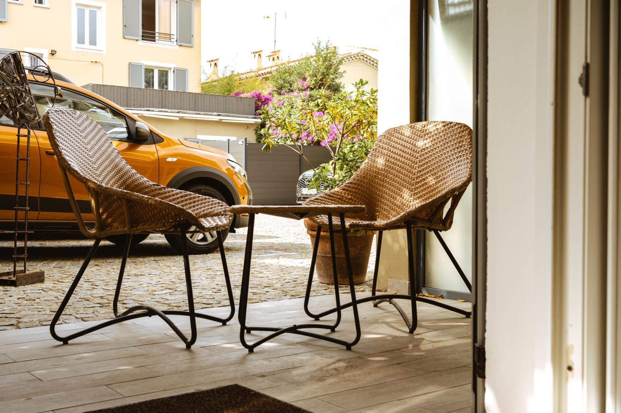 Hotel Du Bord De Mer "Le Vanille" Cagnes-sur-Mer Exterior photo